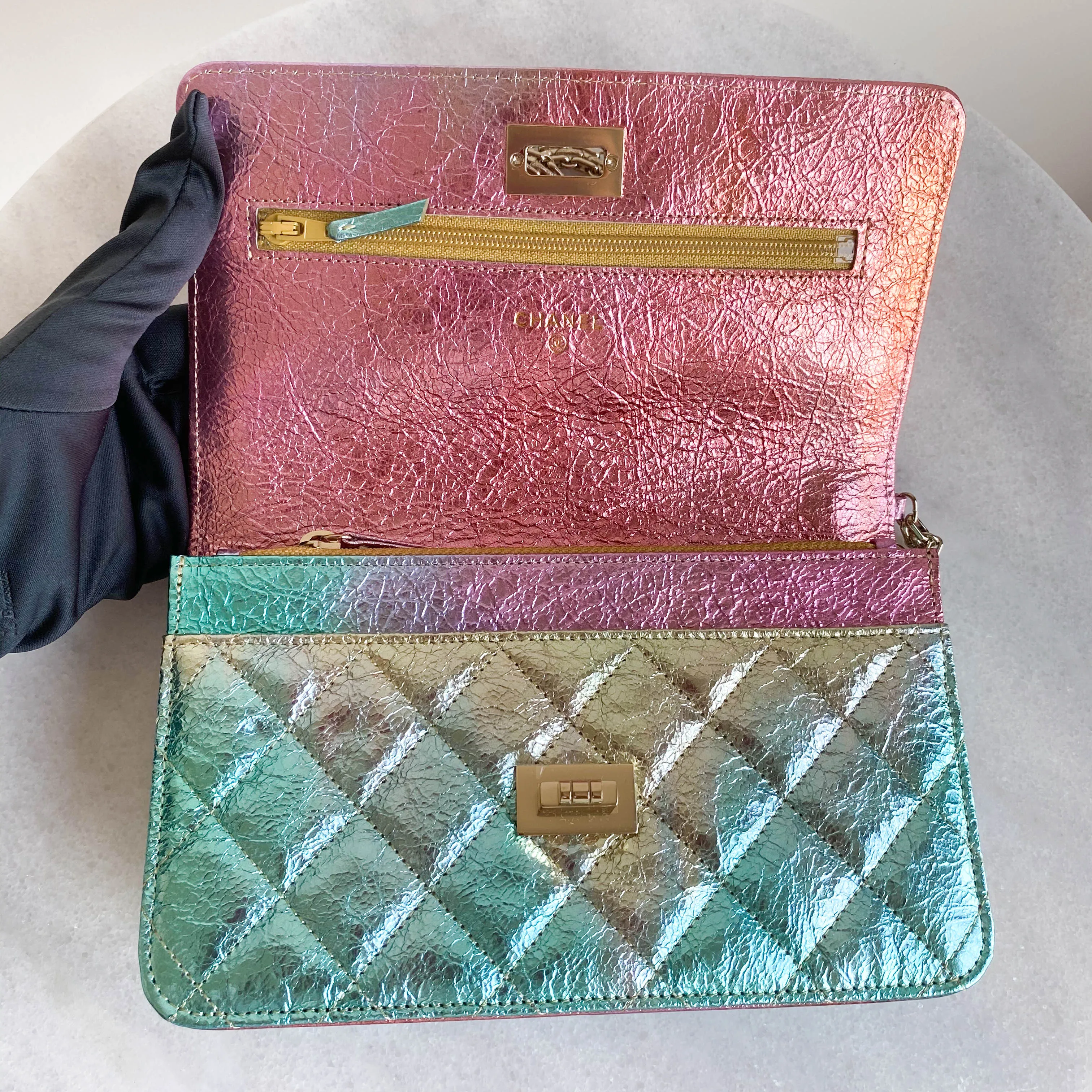 20A Rainbow Metallic 2.55 Reissue Wallet On Chain WOC
