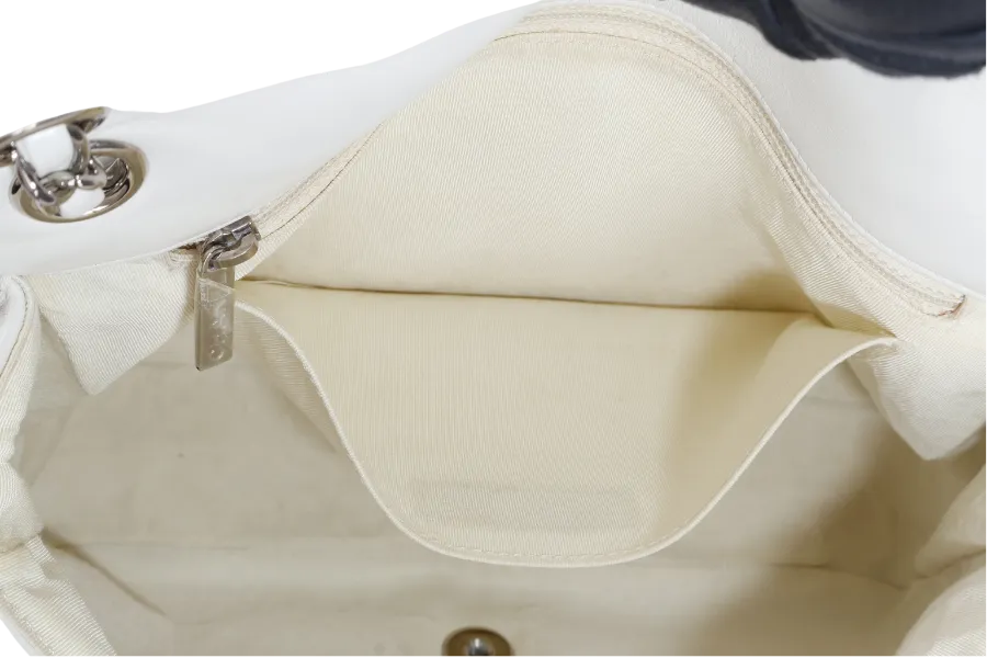 CHANEL WHITE QUILTED LEATHER GLITTER TRIM EDGE SHOULDER BAG SILVER CHAIN 2718xxxx WITH CARD, DUST COVER AND BOX