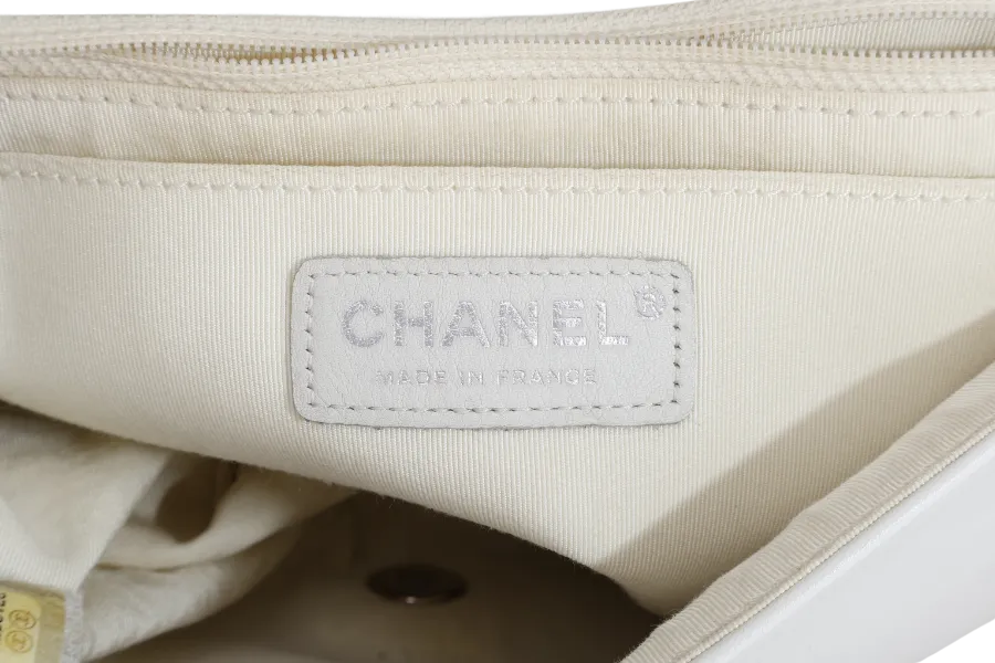 CHANEL WHITE QUILTED LEATHER GLITTER TRIM EDGE SHOULDER BAG SILVER CHAIN 2718xxxx WITH CARD, DUST COVER AND BOX