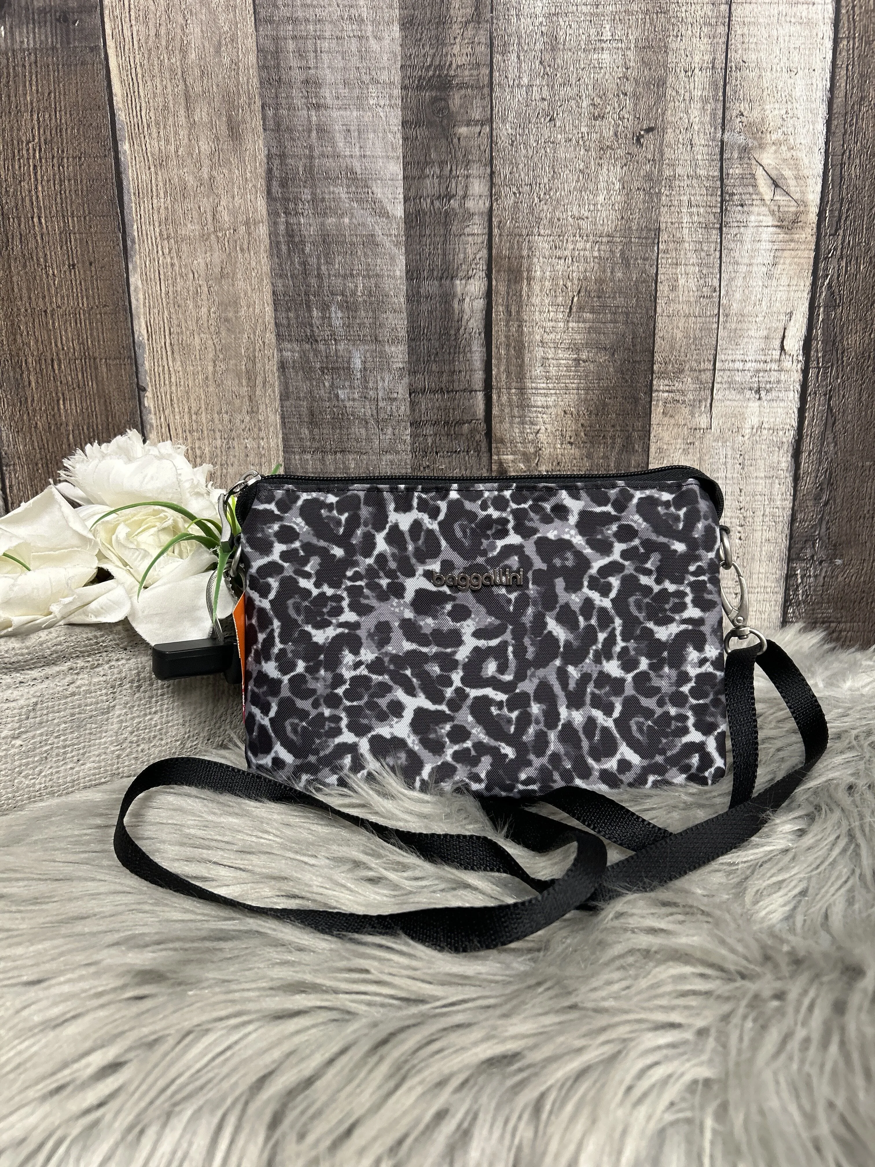 Crossbody By Baggallini  Size: Small