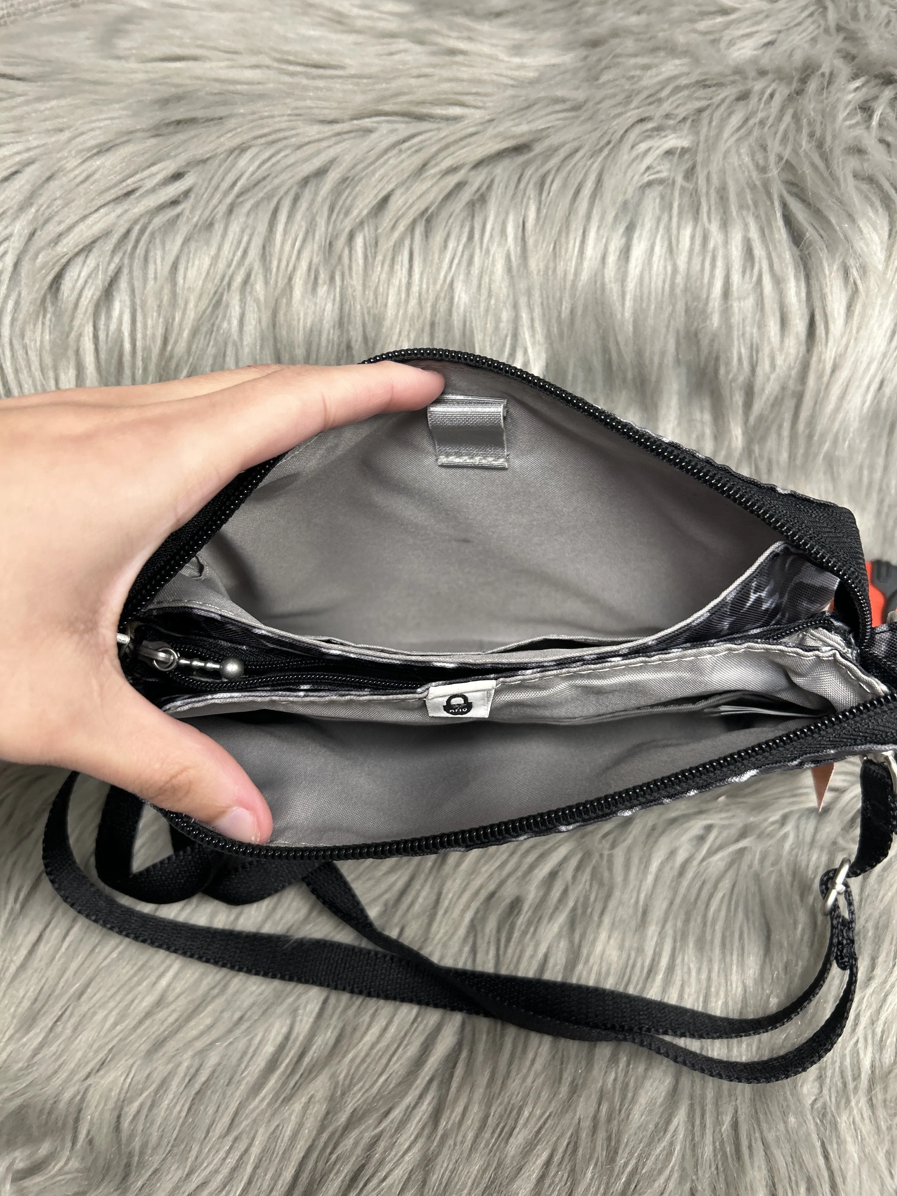 Crossbody By Baggallini  Size: Small
