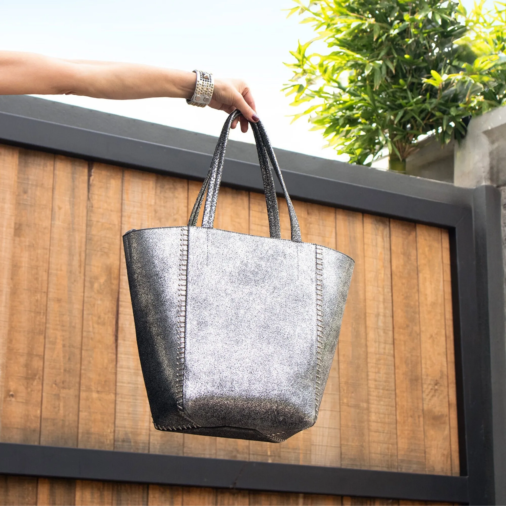 Dannita New Che  Tote "New Size"