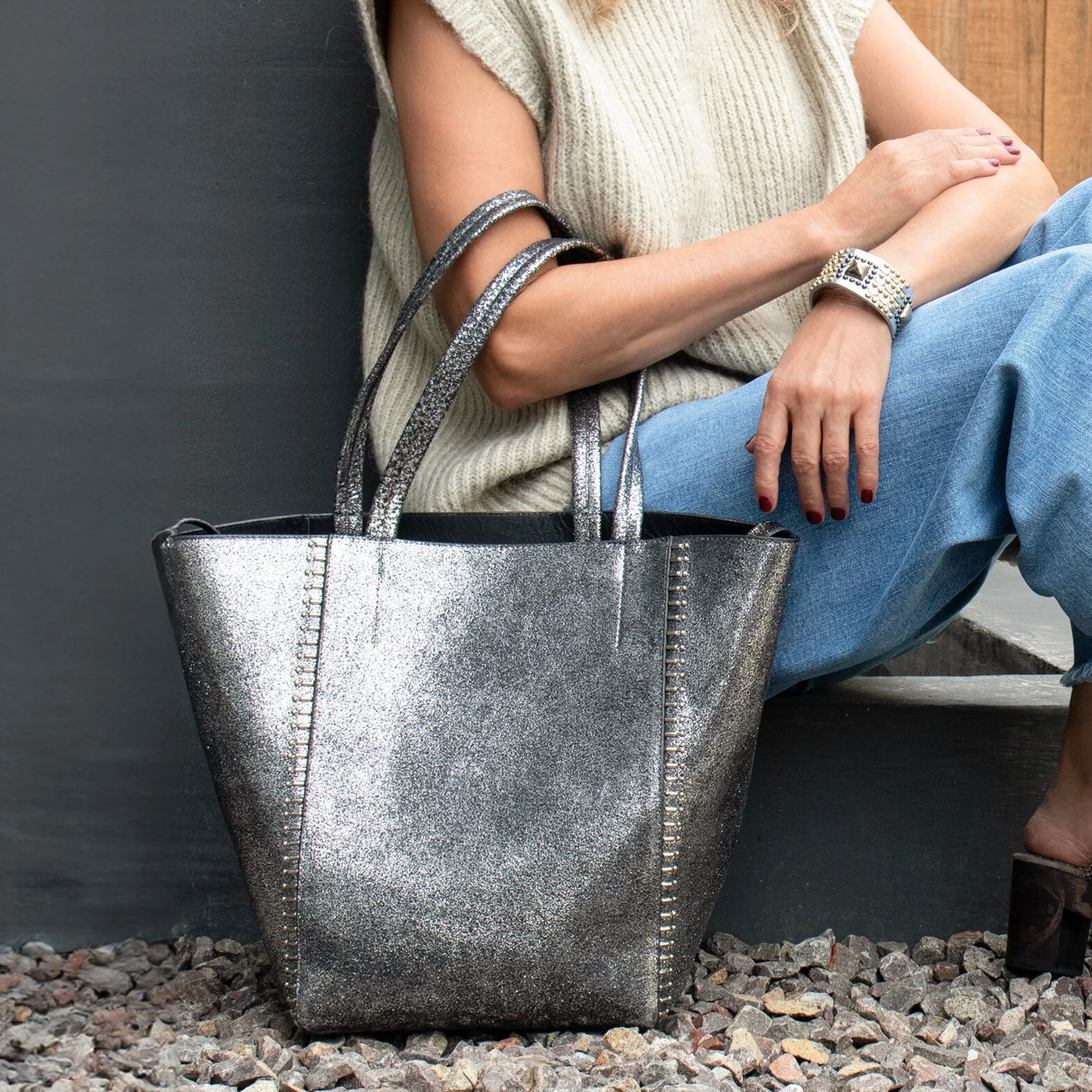 Dannita New Che  Tote "New Size"