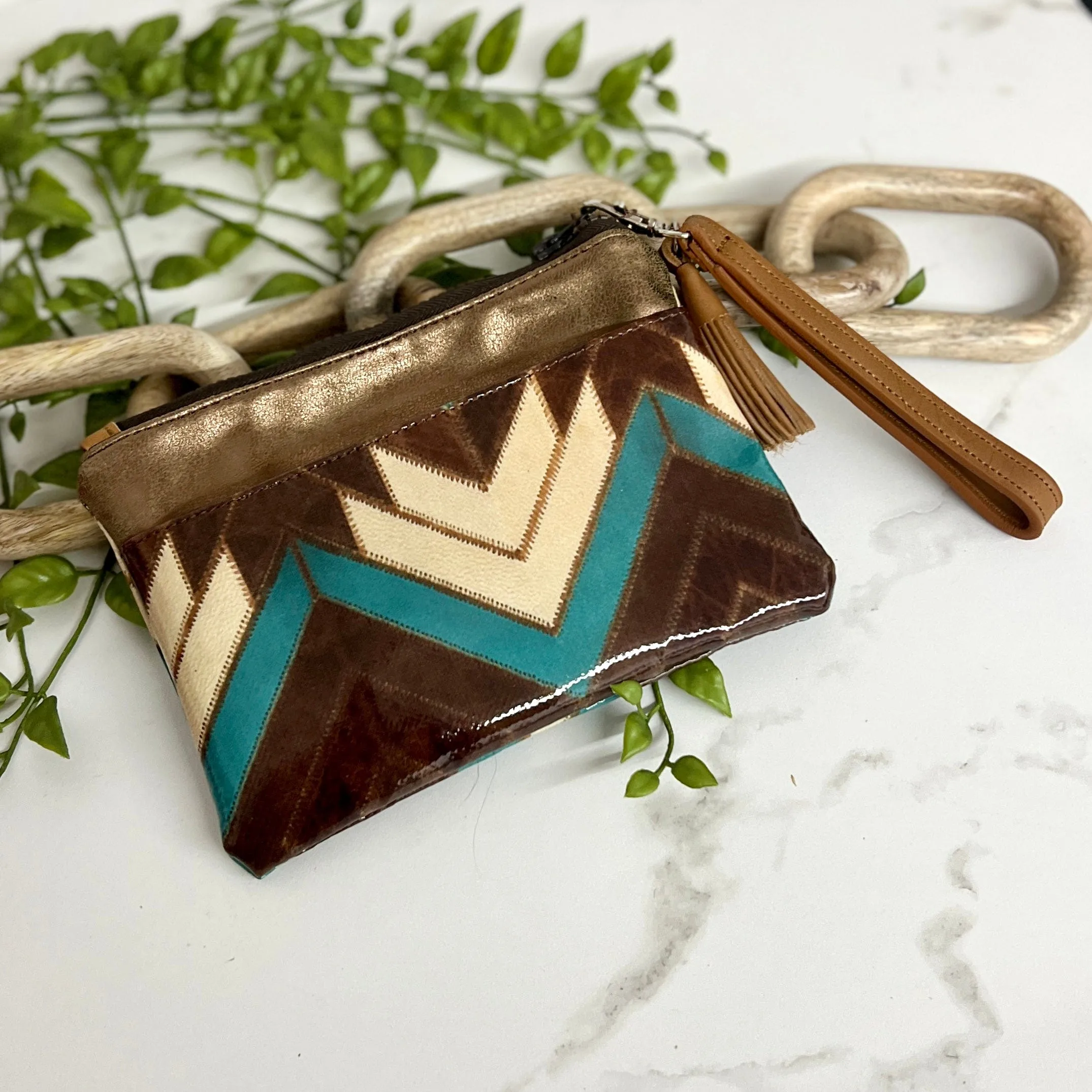 HOOEY  "MONTEZUMA" BROWN/TURQUOISE AZTEC PATTERN ARENA WRISTLET
