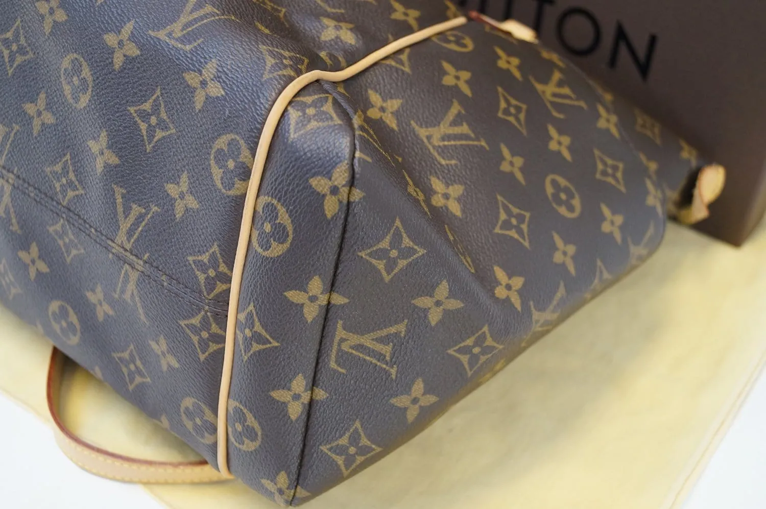 LOUIS VUITTON Monogram Brown Totally MM Tote Bag