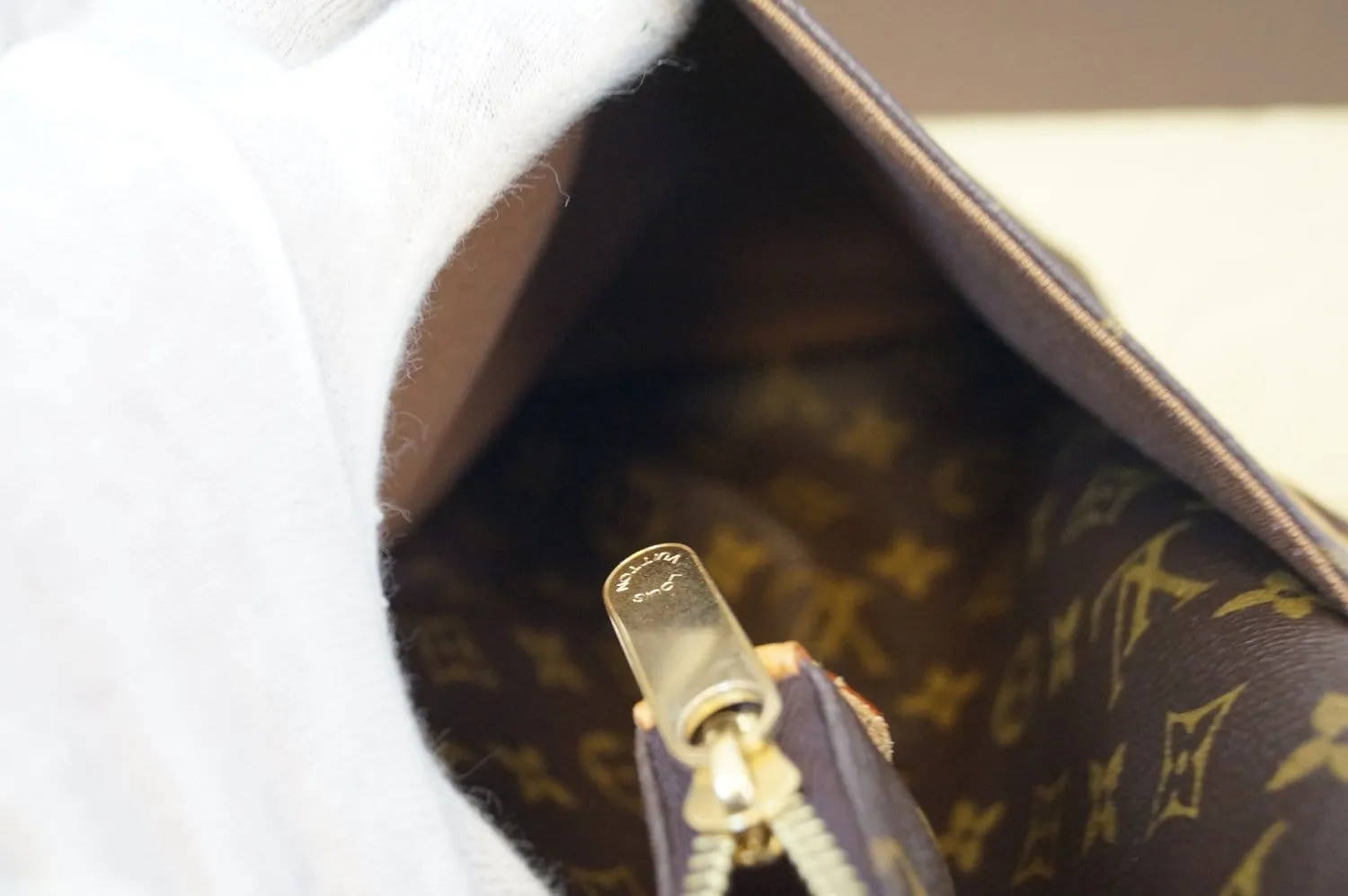 LOUIS VUITTON Monogram Brown Totally MM Tote Bag