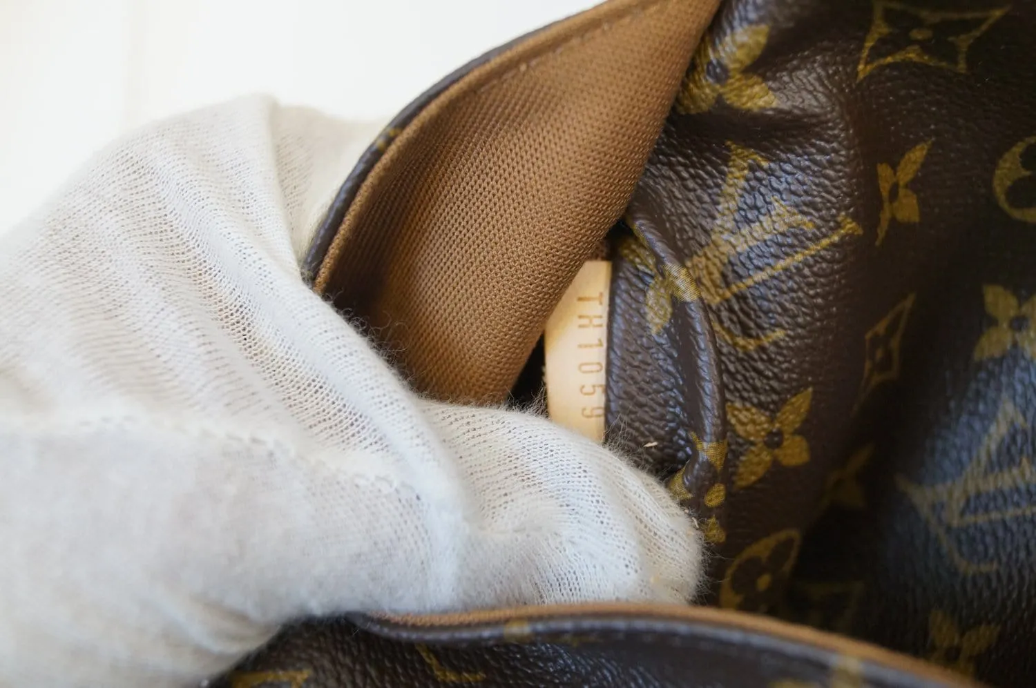 LOUIS VUITTON Monogram Brown Totally MM Tote Bag