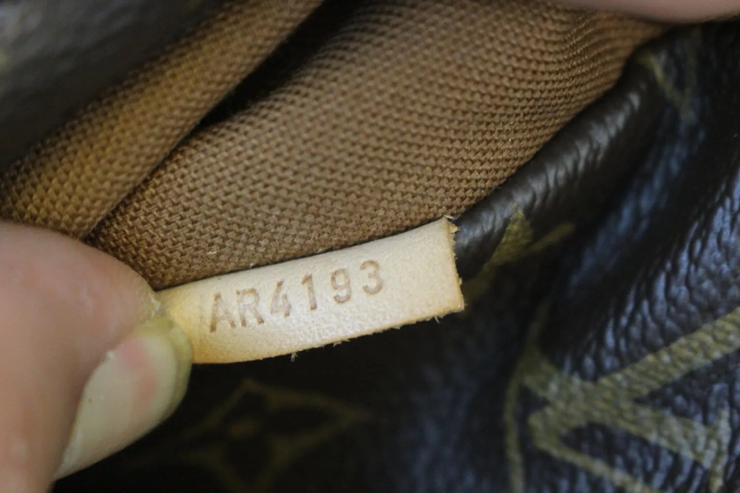 LOUIS VUITTON Monogram Canvas Totally MM Tote Bag