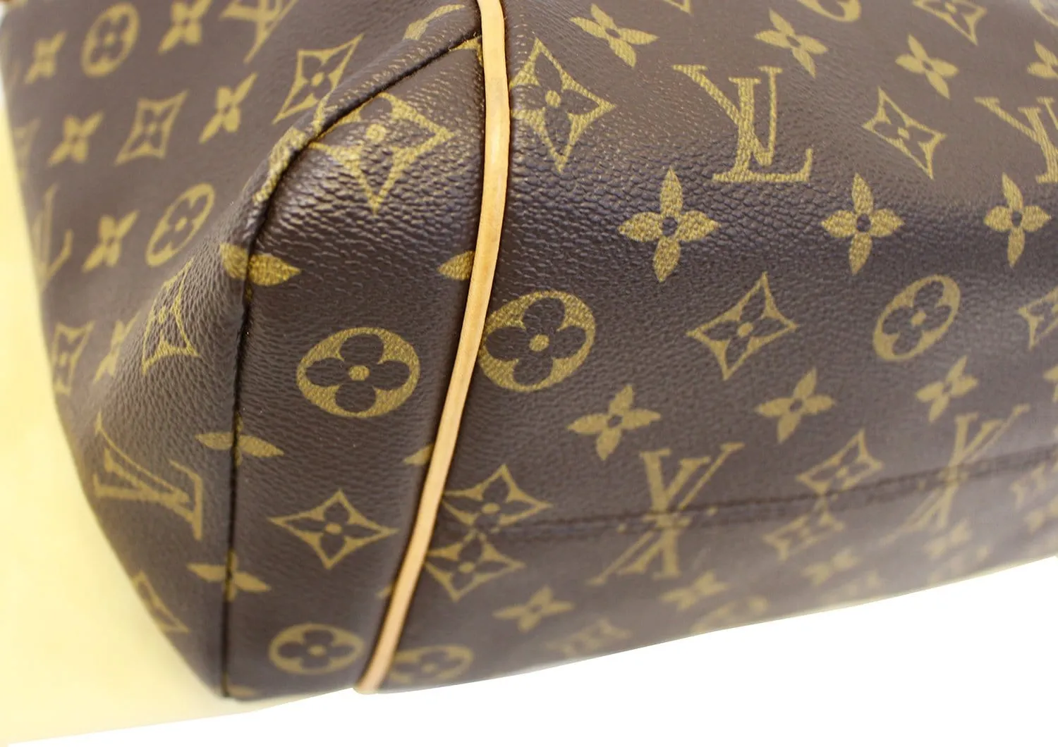 LOUIS VUITTON Monogram Canvas Totally MM Tote Bag