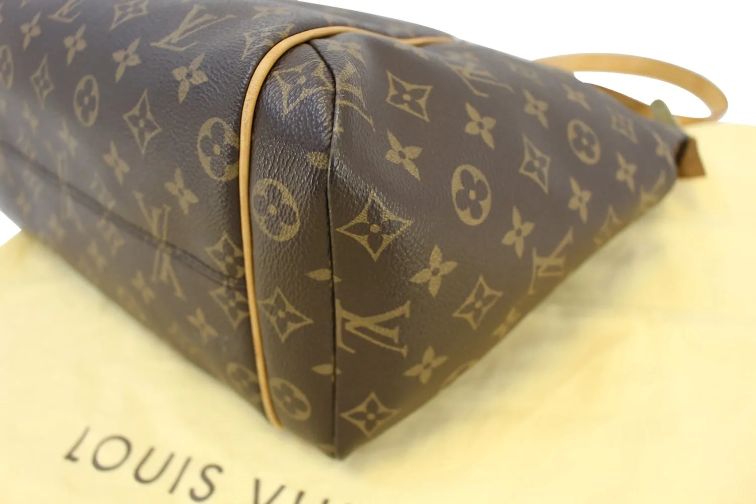 LOUIS VUITTON Monogram Canvas Totally MM Tote Bag