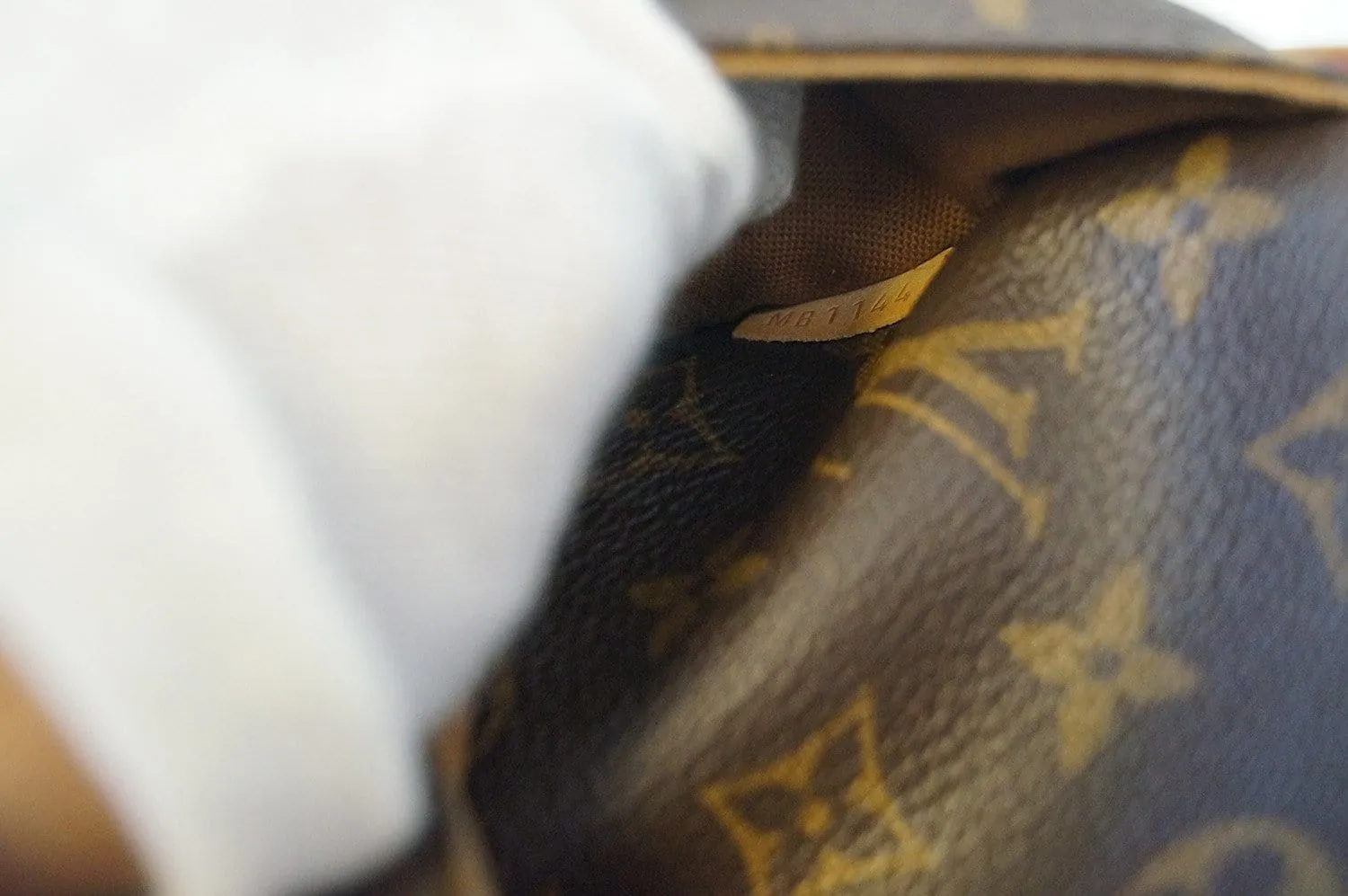 Louis Vuitton Monogram Totally MM Shoulder Handbag
