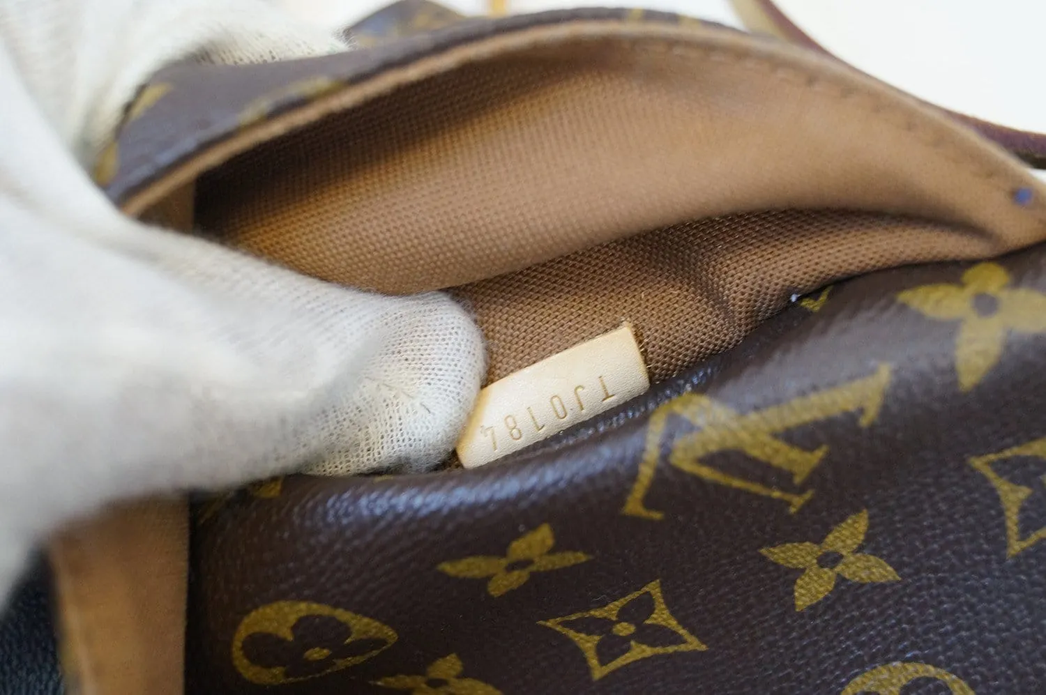 LOUIS VUITTON Monogram Totally MM Shoulder Handbag