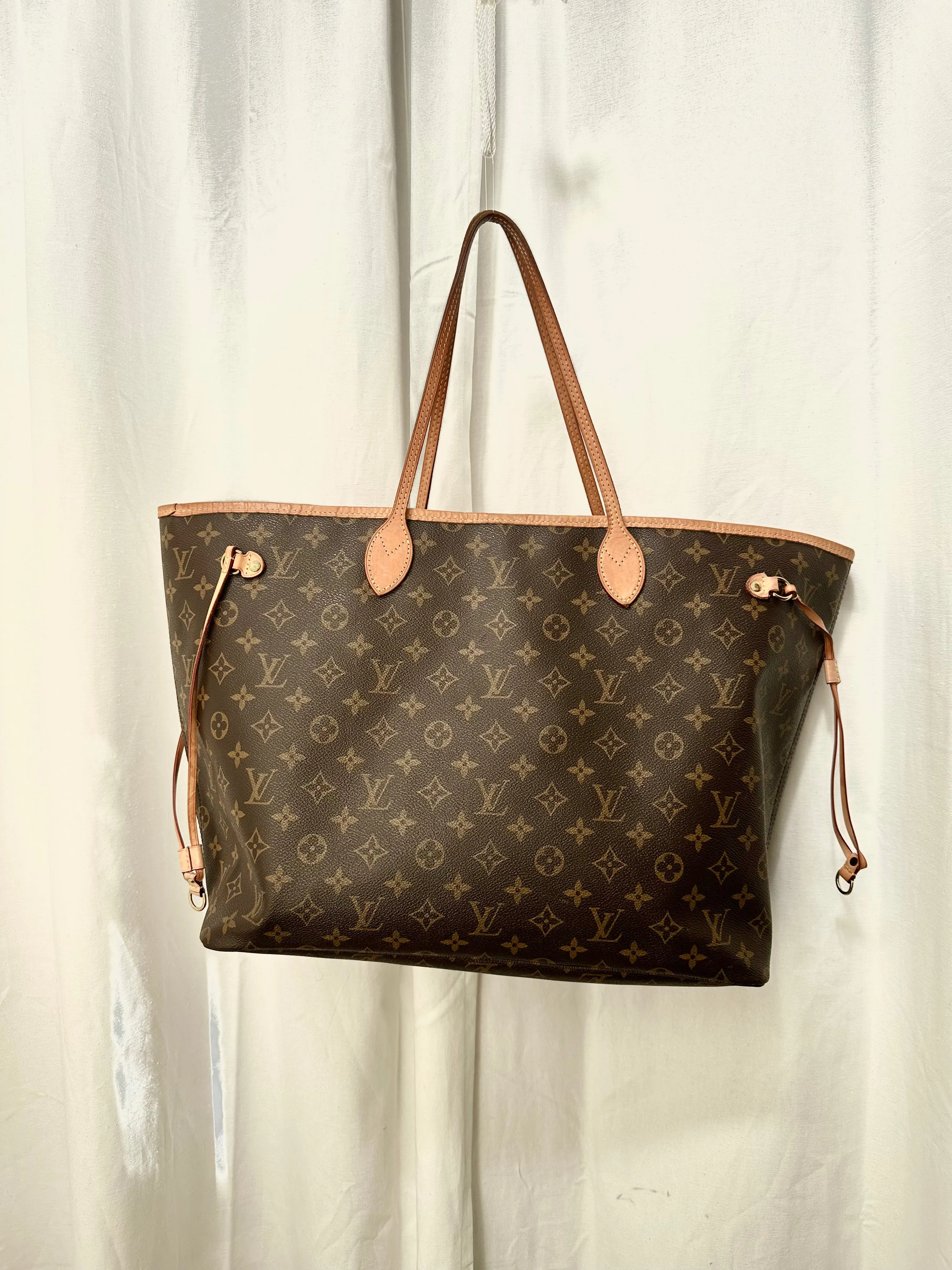 Louis Vuitton Neverfull Monogram Tote