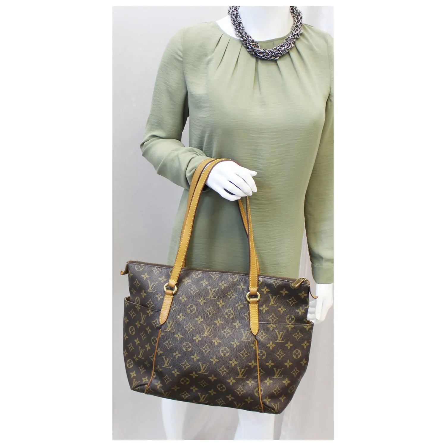 Louis Vuitton Totally MM Monogram Canvas Shoulder Handbag