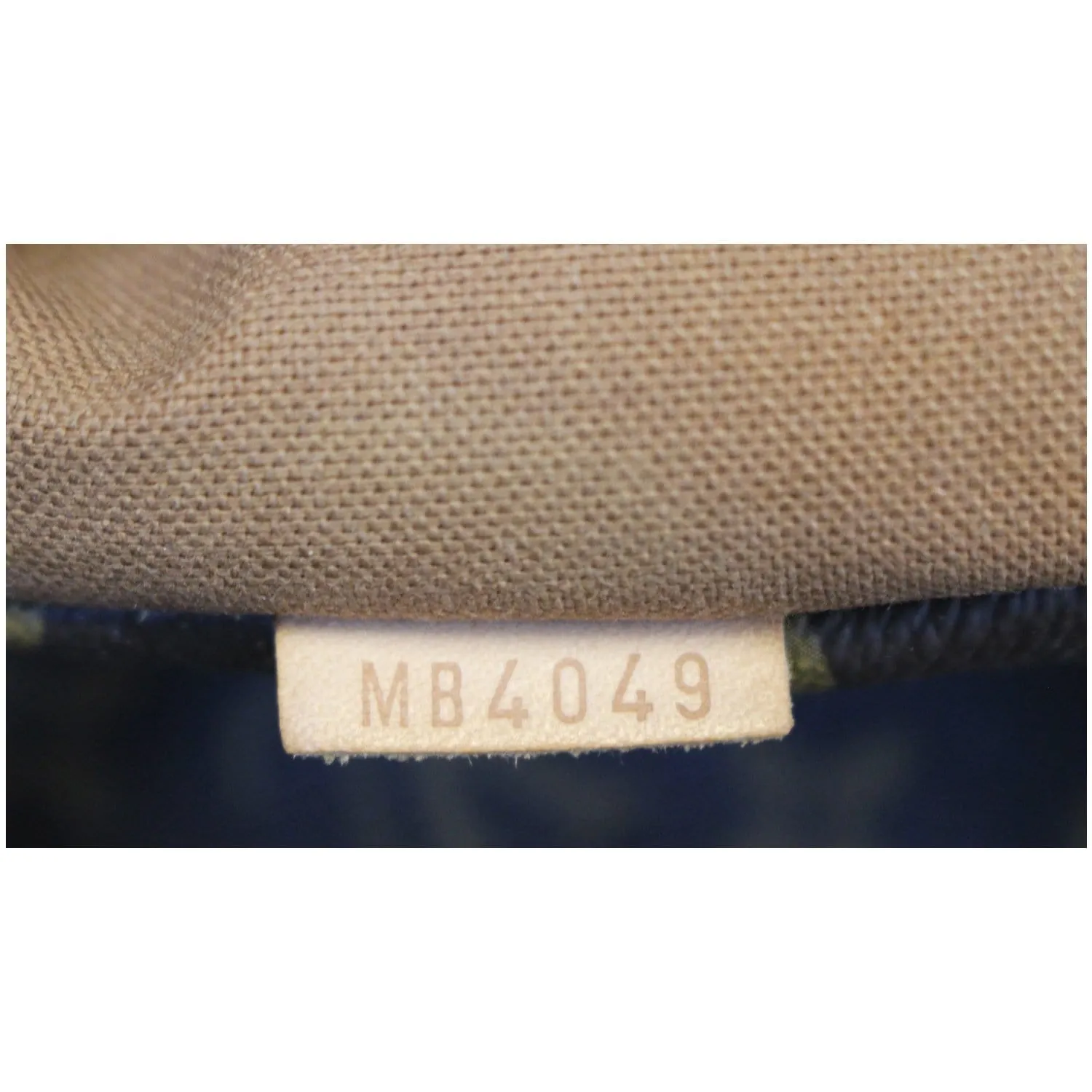 Louis Vuitton Totally MM Monogram Canvas Shoulder Handbag