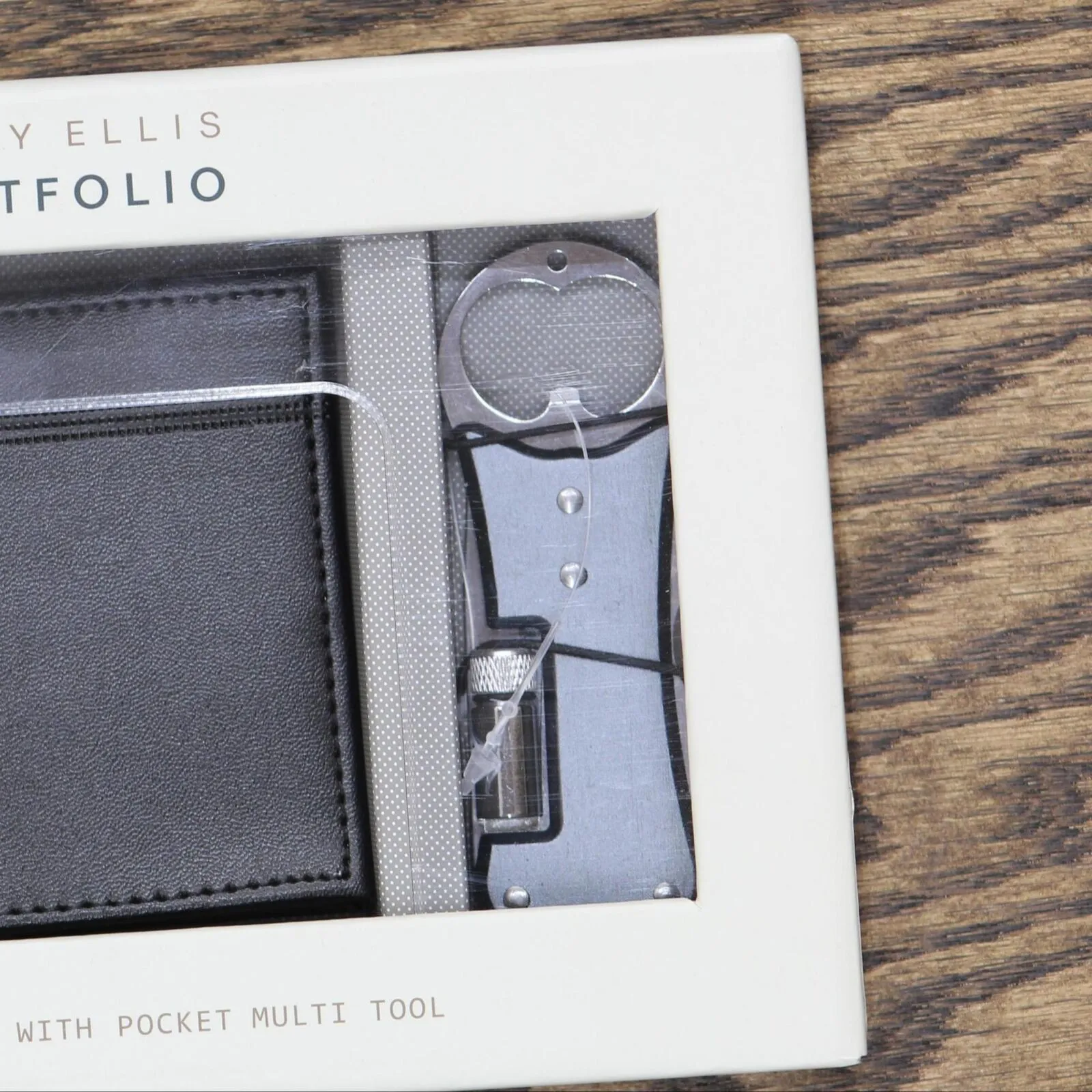 Perry Ellis Portfolio Men's Smooth Bifold Wallet and Pocket Multitool WP20086