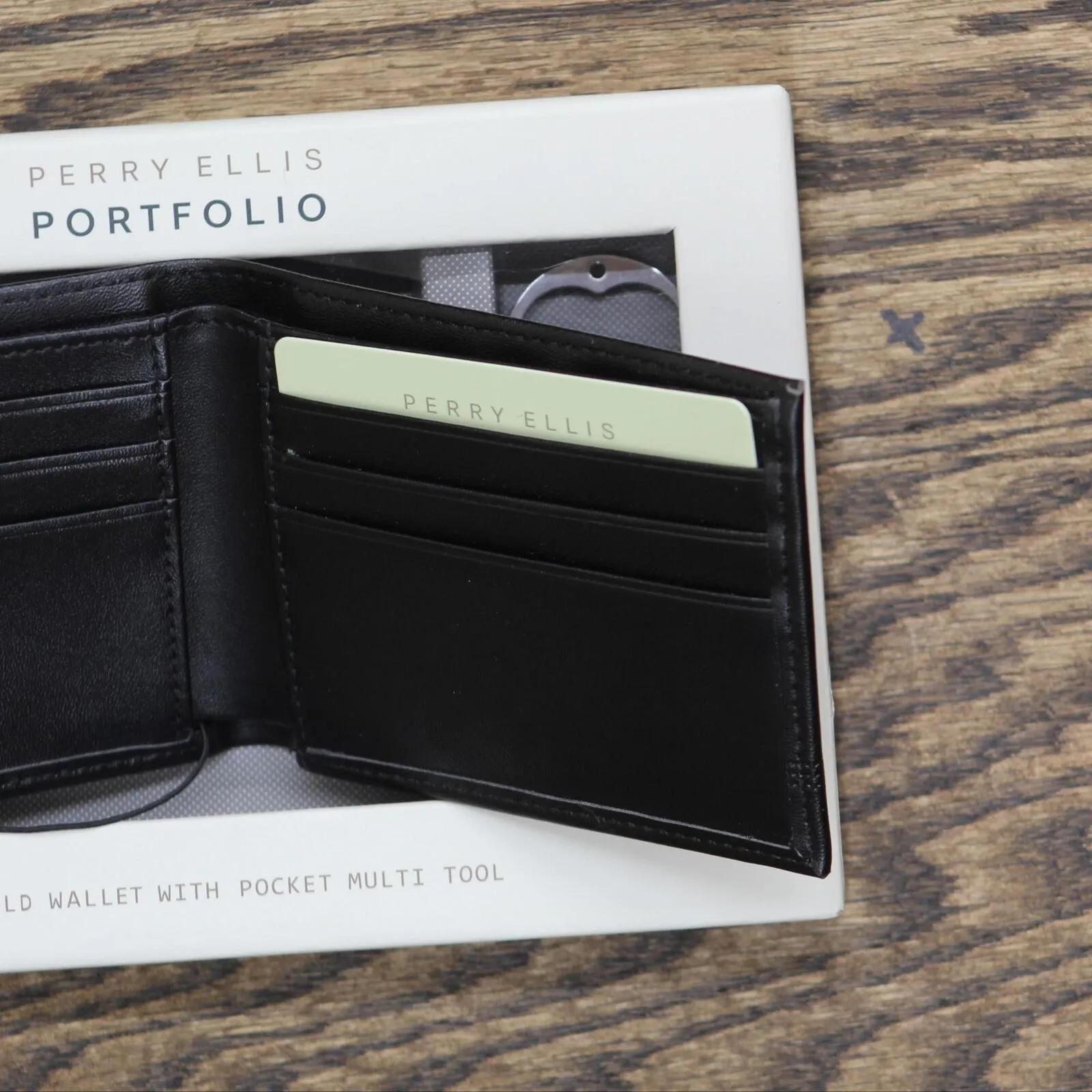Perry Ellis Portfolio Men's Smooth Bifold Wallet and Pocket Multitool WP20086