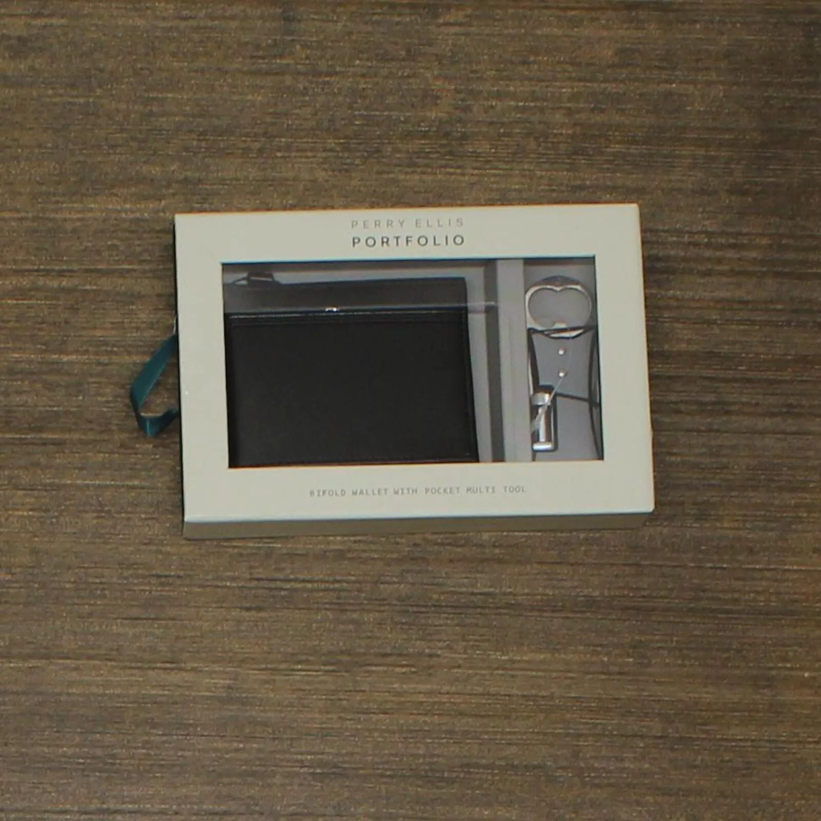 Perry Ellis Portfolio Men's Smooth Bifold Wallet and Pocket Multitool WP20086