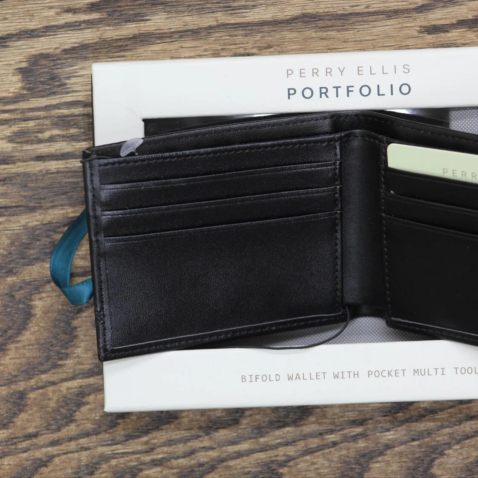 Perry Ellis Portfolio Men's Smooth Bifold Wallet and Pocket Multitool WP20086