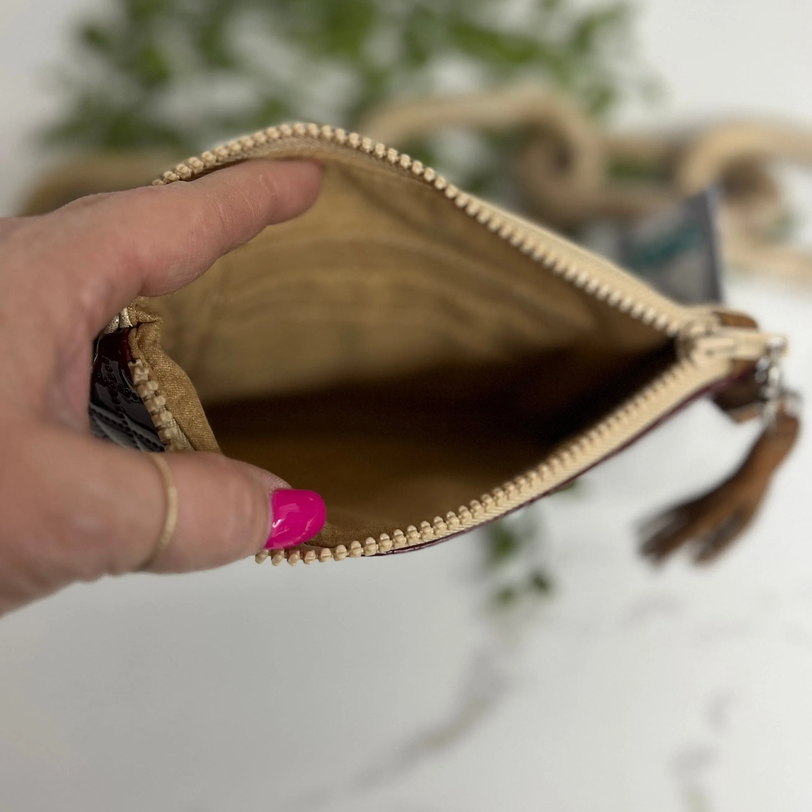 "HOOEY RODEO" BURGUNDY/TAN W/QUILT ARENA WRISTLET