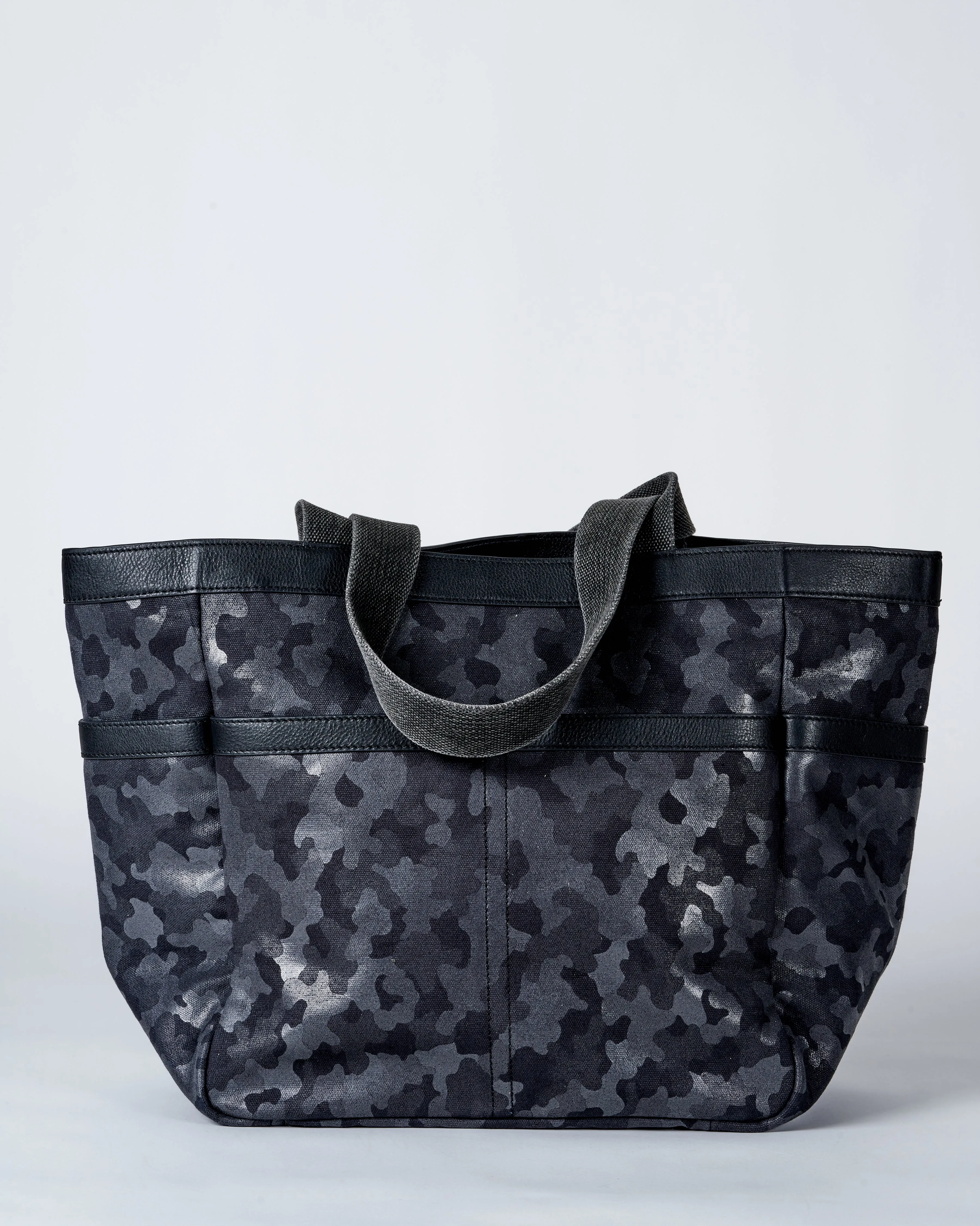 small salcombe tote - black and grey camo