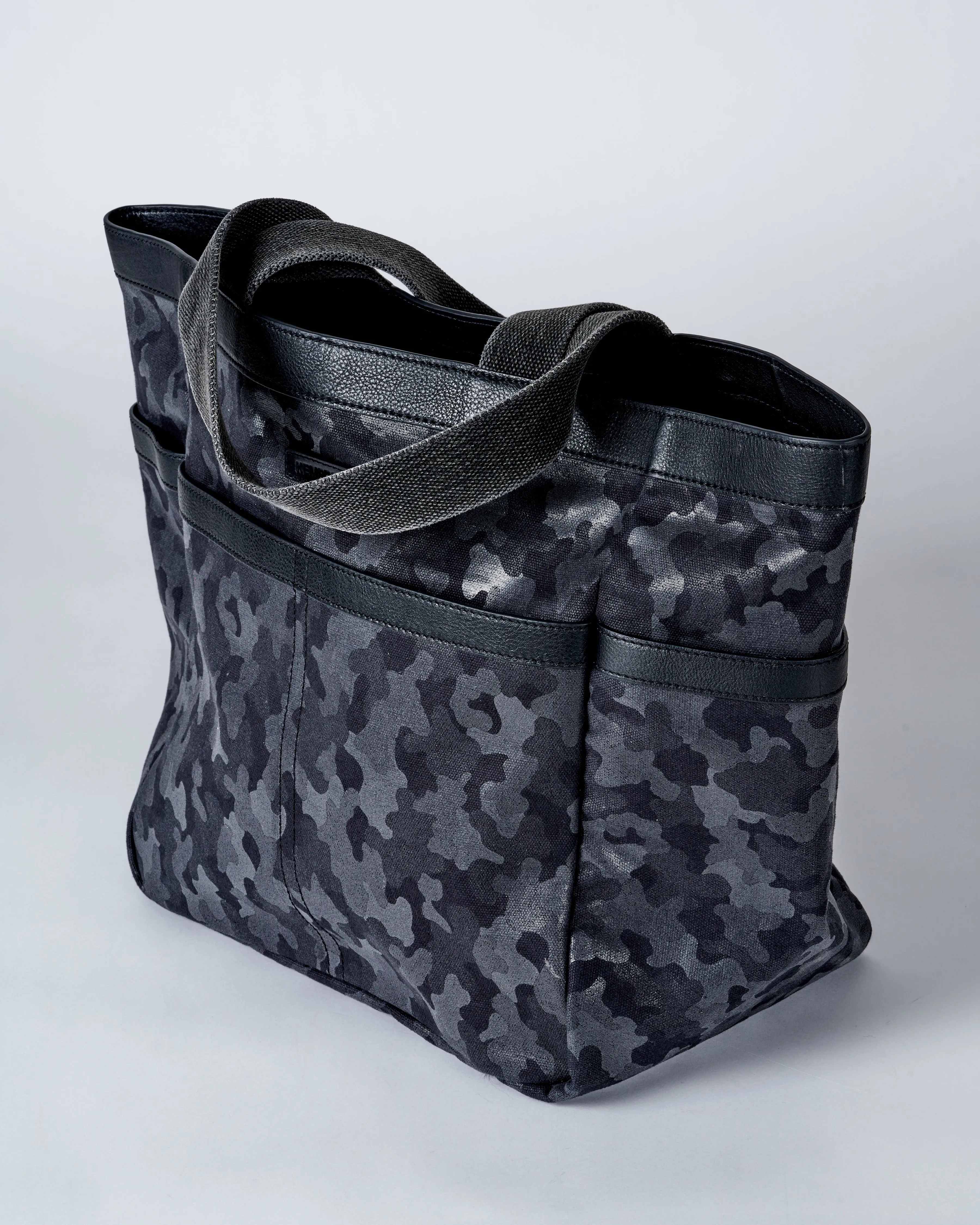 small salcombe tote - black and grey camo