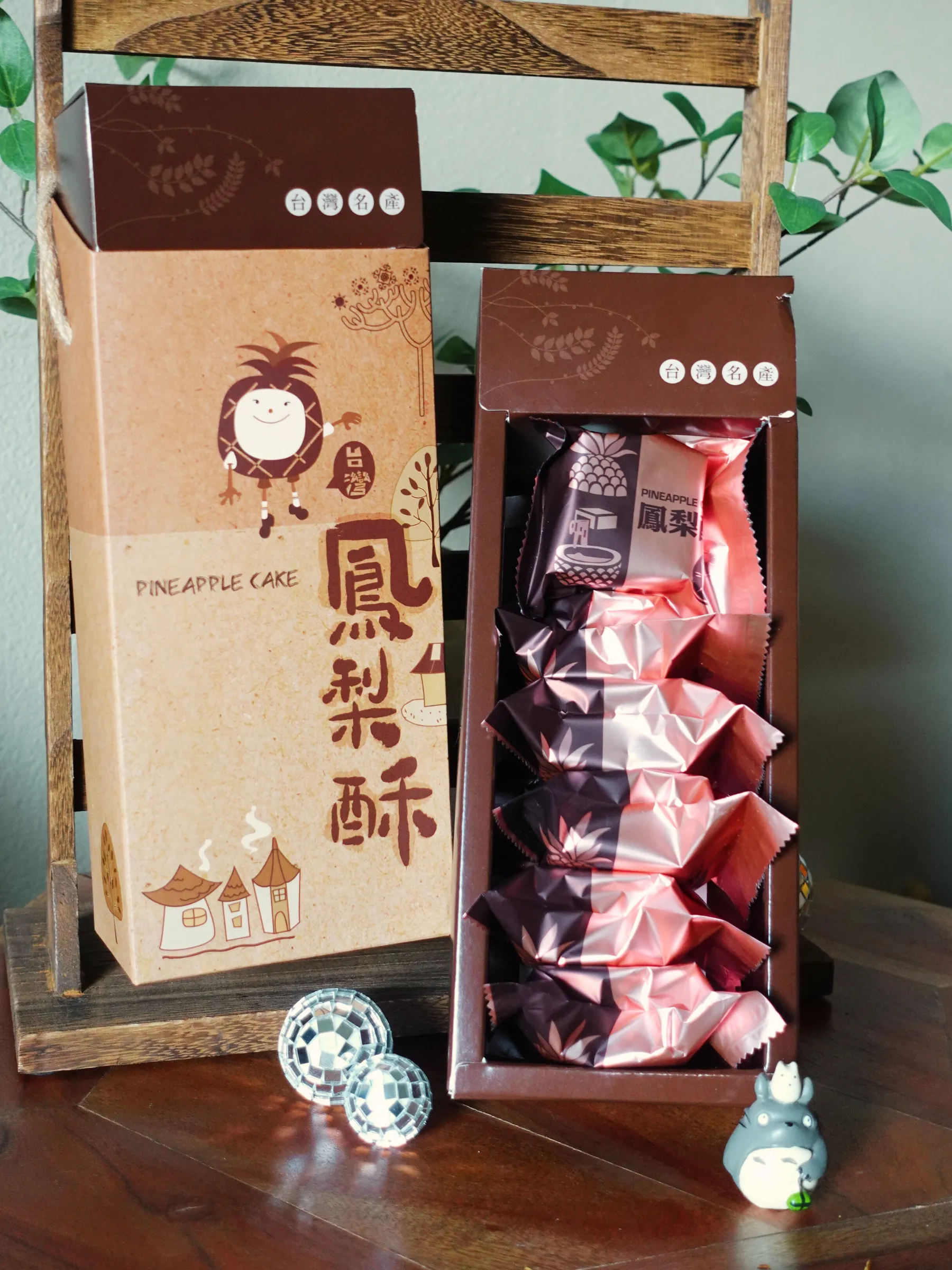 Taiwanese Pineapple Cakes Gift Set | Kiki Bakery x Nüwa Hanfu
