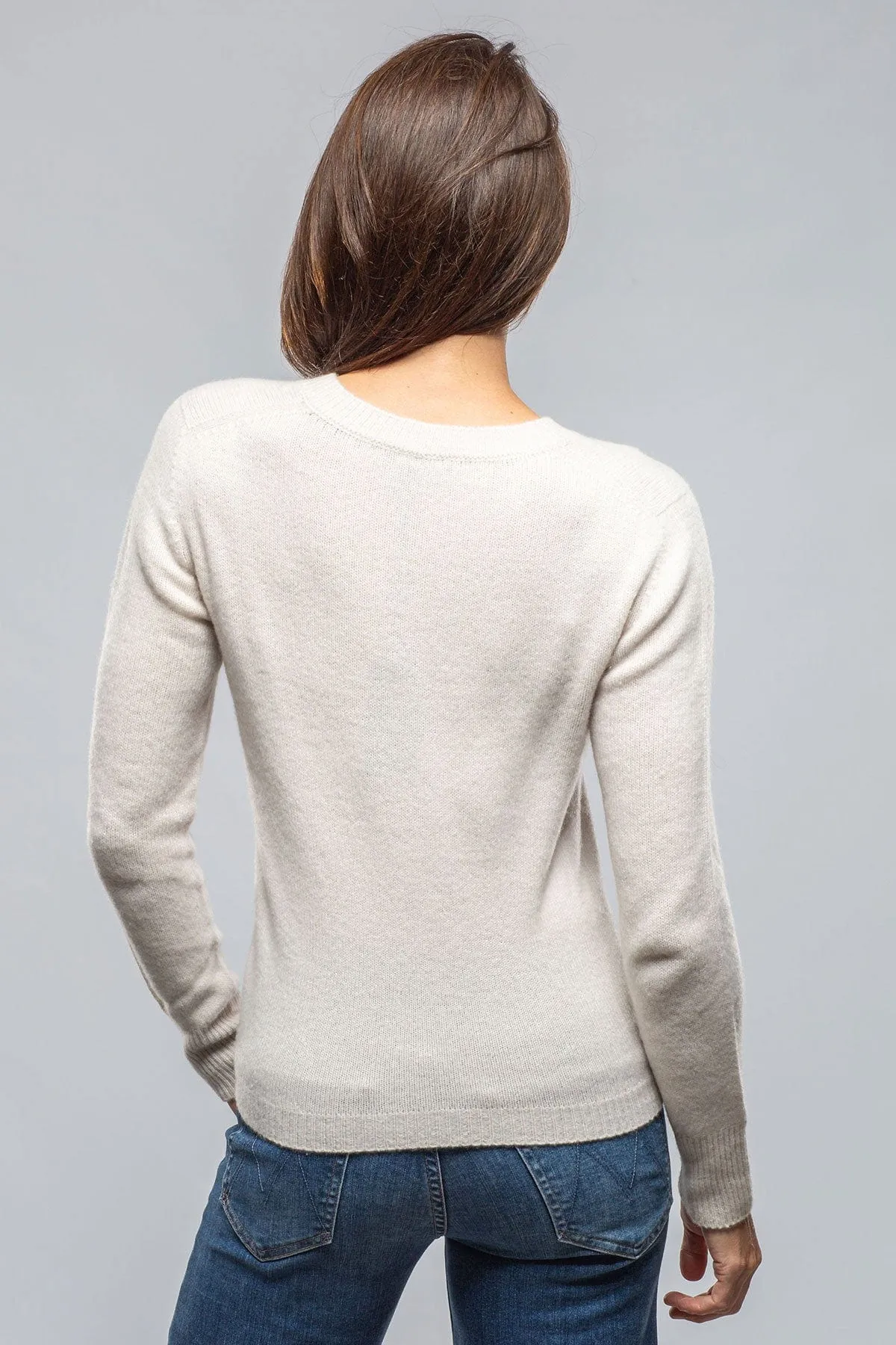 Vani V-Neck Cashmere Sweater In Stucco