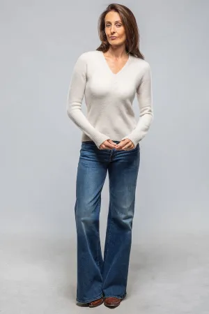 Vani V-Neck Cashmere Sweater In Stucco